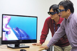 Illustration for article titled Samsung's 30-inch AMOLED TV: 3D Without the Dizziness (Still Needs Silly Glasses)